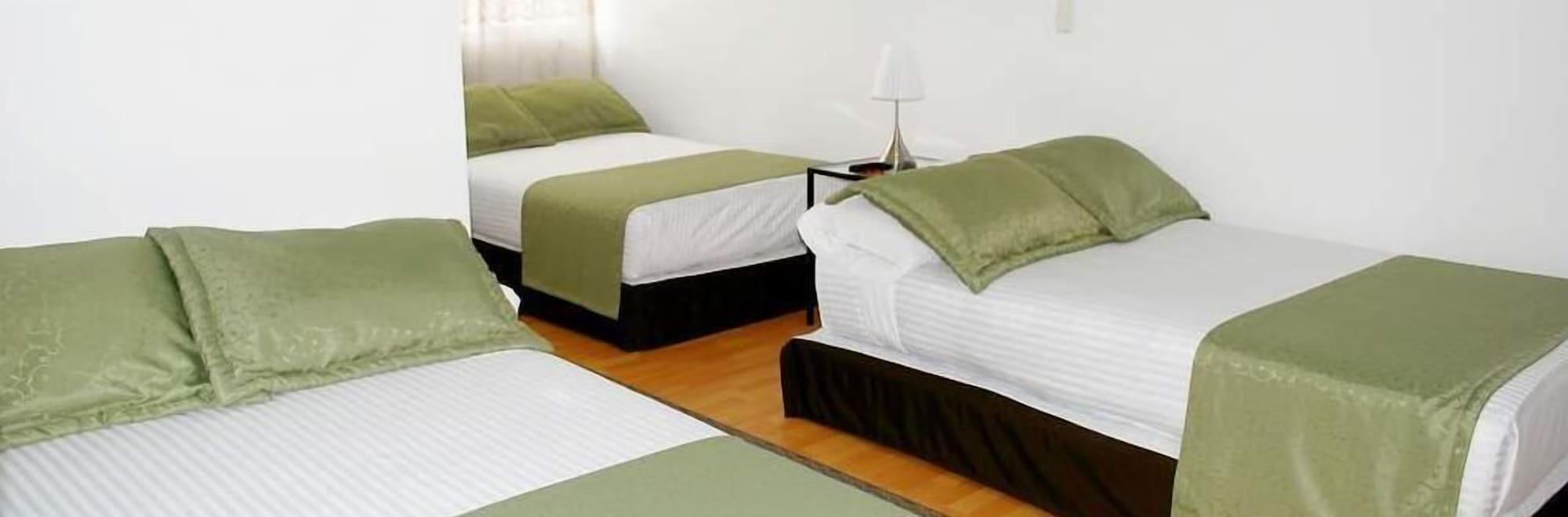 Hotel Portal De Milan 马尼萨莱斯 外观 照片