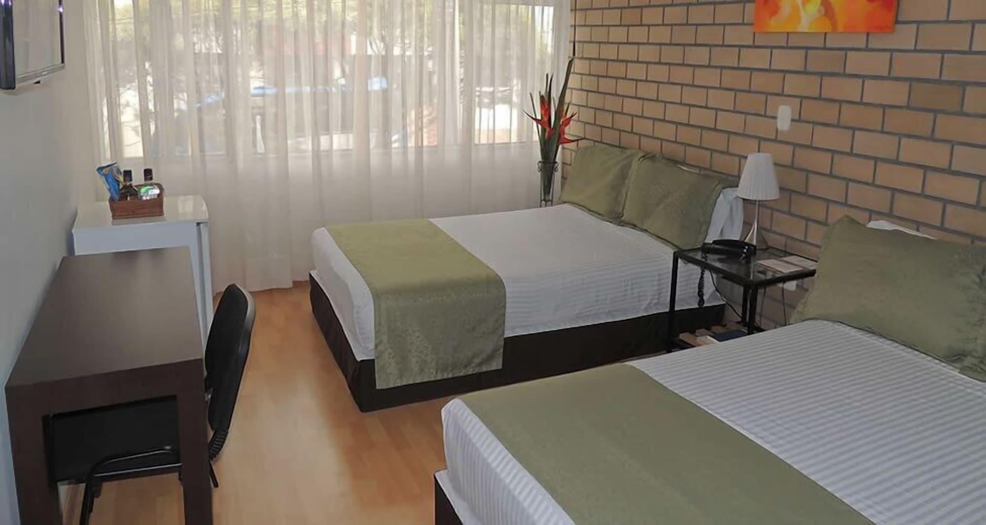 Hotel Portal De Milan 马尼萨莱斯 外观 照片