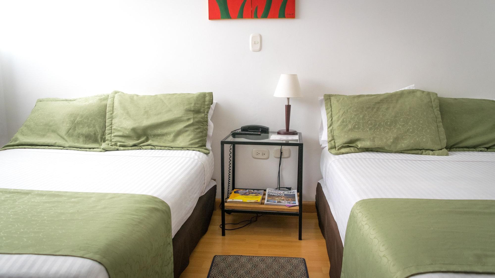 Hotel Portal De Milan 马尼萨莱斯 外观 照片