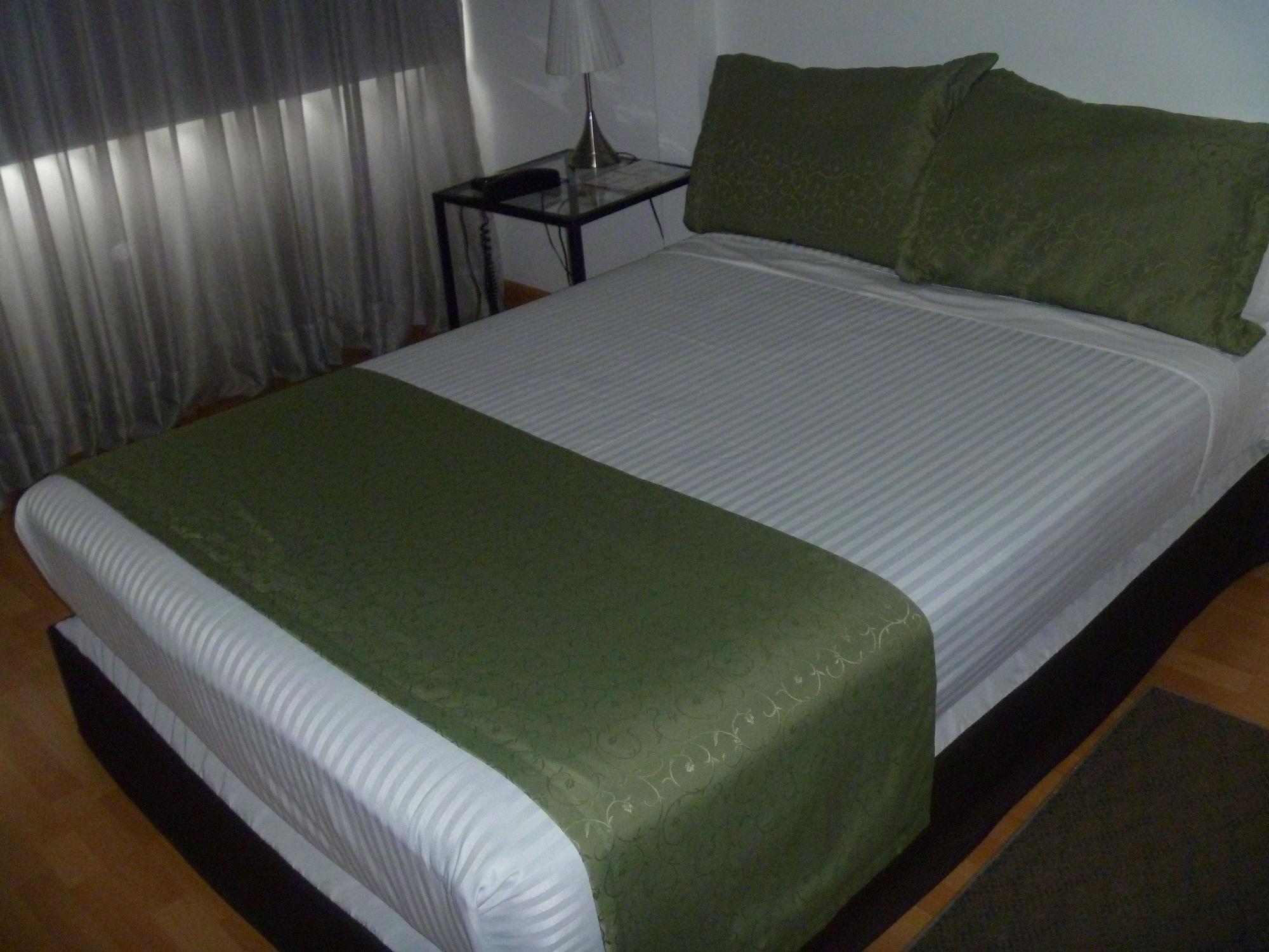 Hotel Portal De Milan 马尼萨莱斯 外观 照片