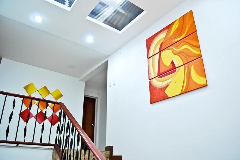 Hotel Portal De Milan 马尼萨莱斯 外观 照片