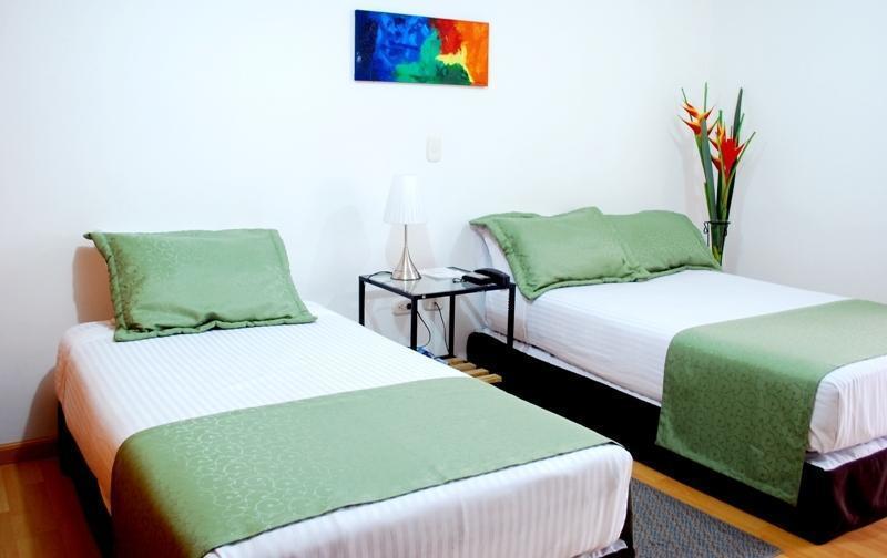 Hotel Portal De Milan 马尼萨莱斯 外观 照片